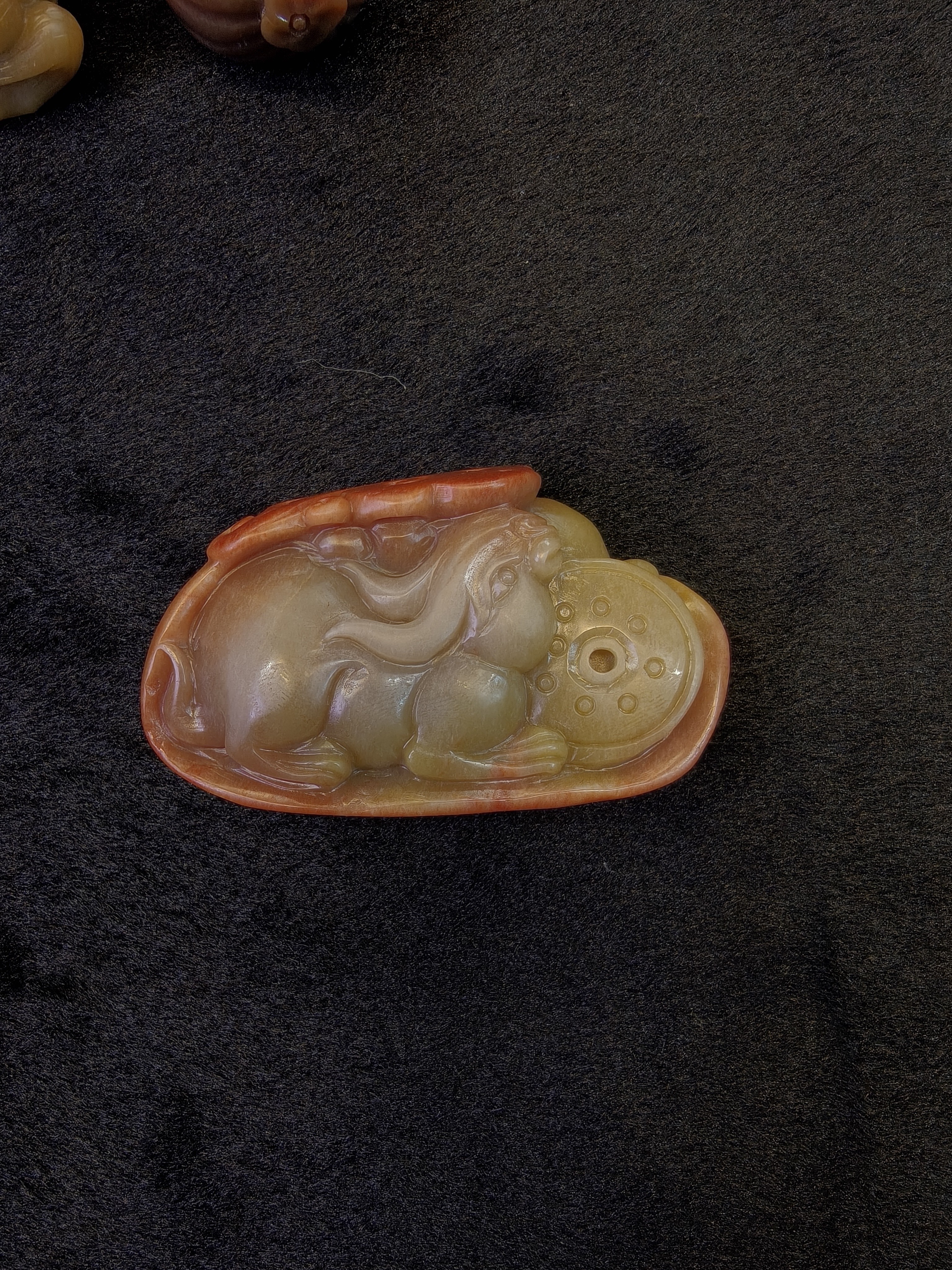 玉兔纳福 手把件 手工雕刻 鄂尔多斯彩玉