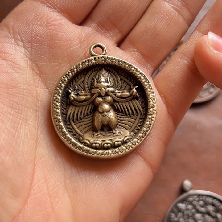 颈饰琉璃何**生喜欢的朋友