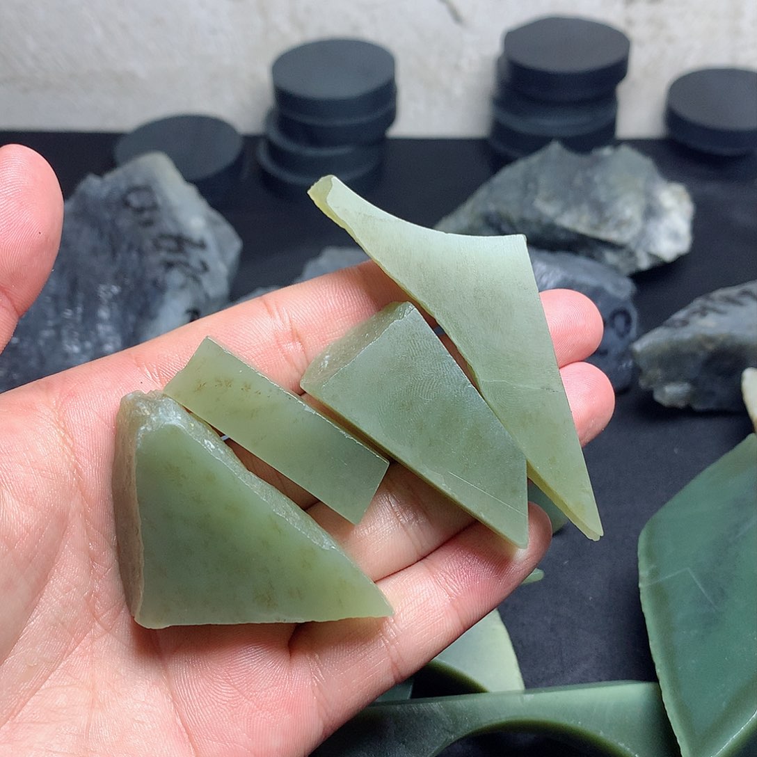 和田玉（糖玉）珠宝半成品足铂镶嵌