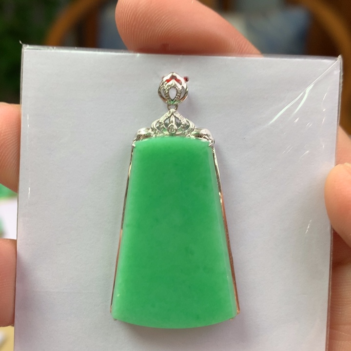 颈饰18K金镶嵌翡翠翡翠吊坠