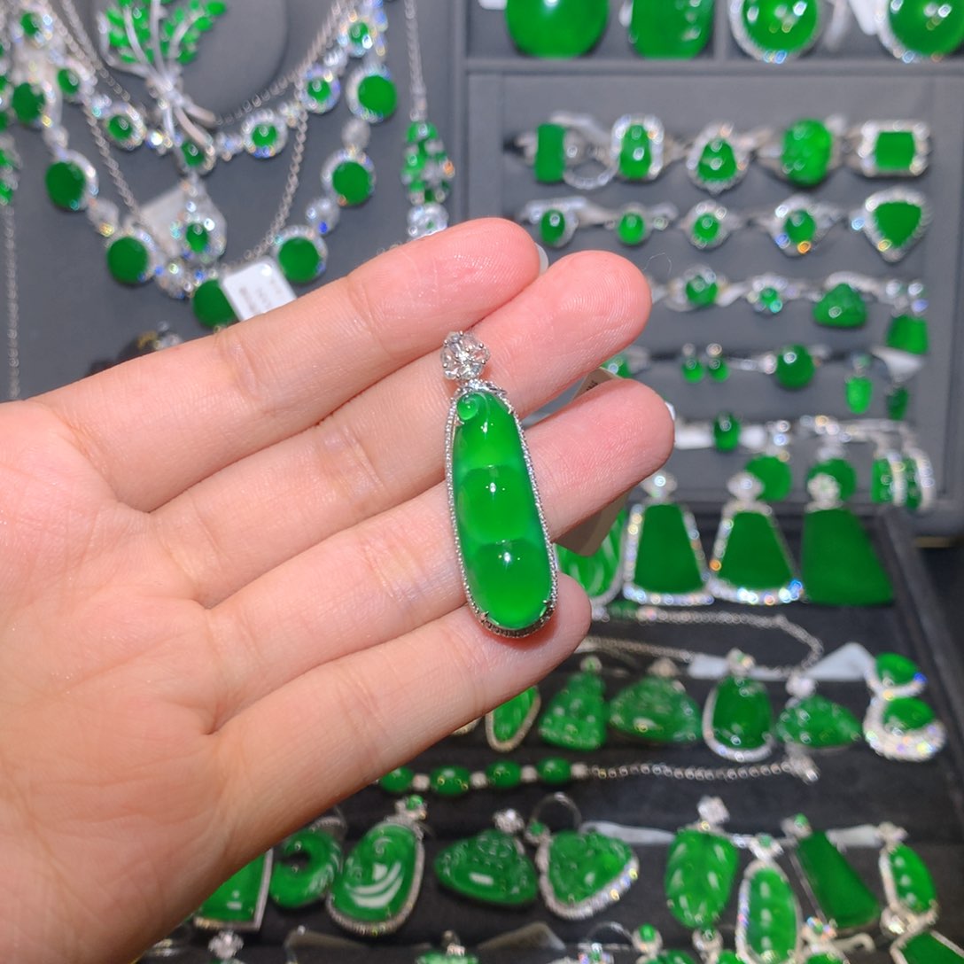 翡翠18K金镶嵌吊坠(不含链)豆子吊坠