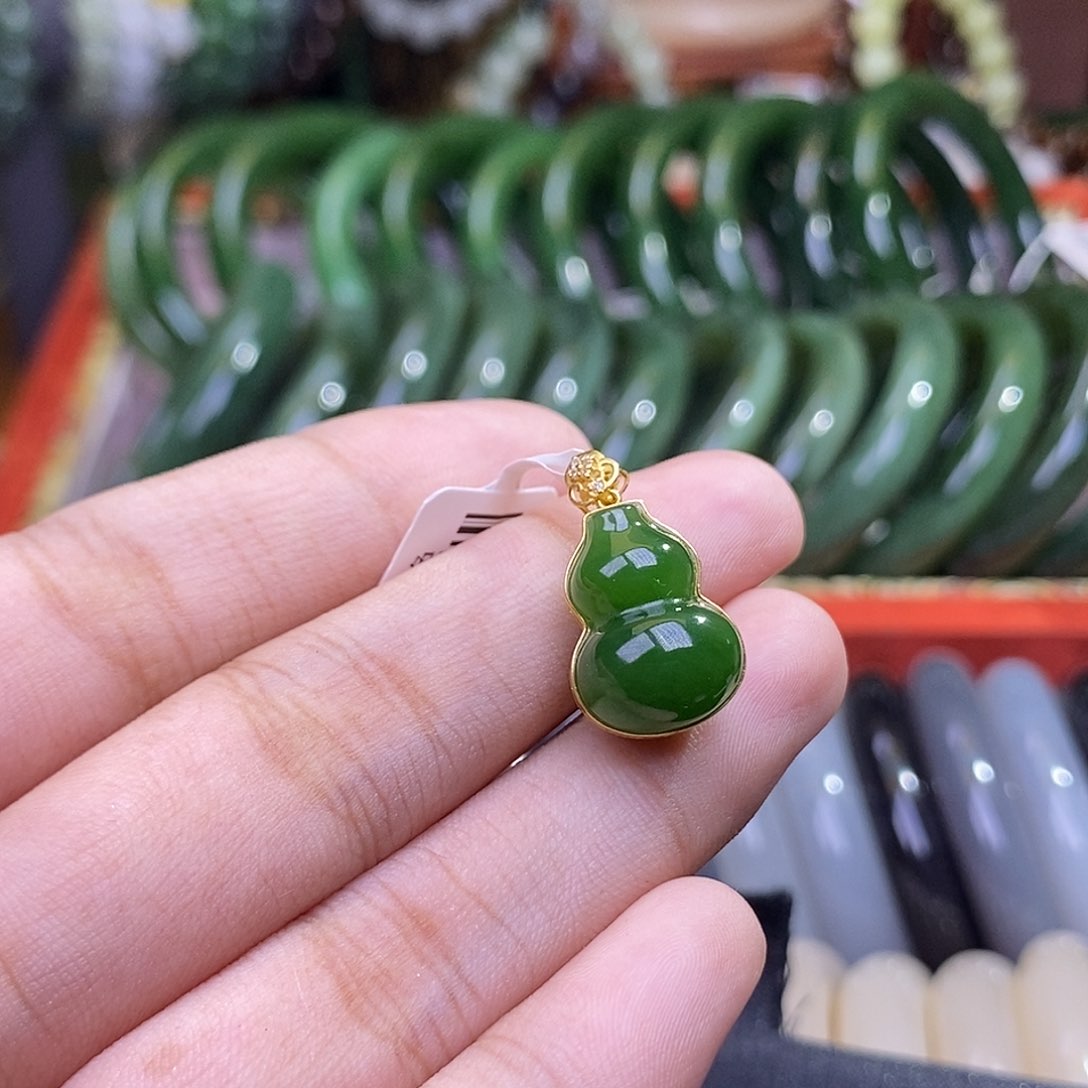 和田玉未镶嵌颈饰碧玉辣绿金镶立体葫芦