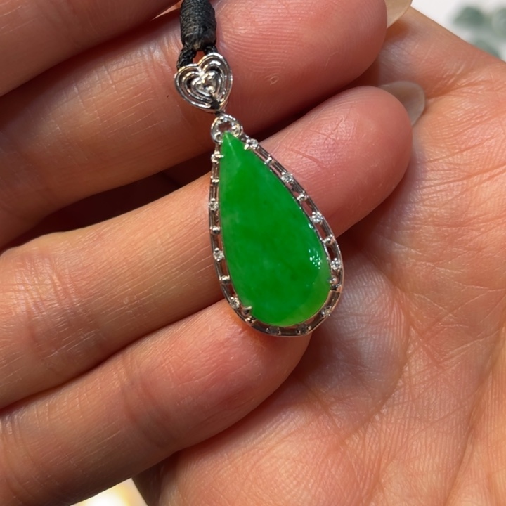 翡翠颈饰18K金镶嵌吊坠