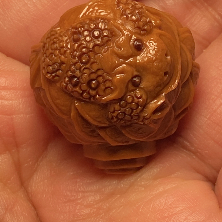 福利苏工核雕，纯手工雕刻，老苏工舟山村第一大金蟾三通