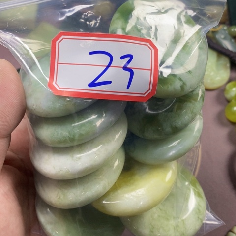 未镶嵌蛇纹石玉颈饰