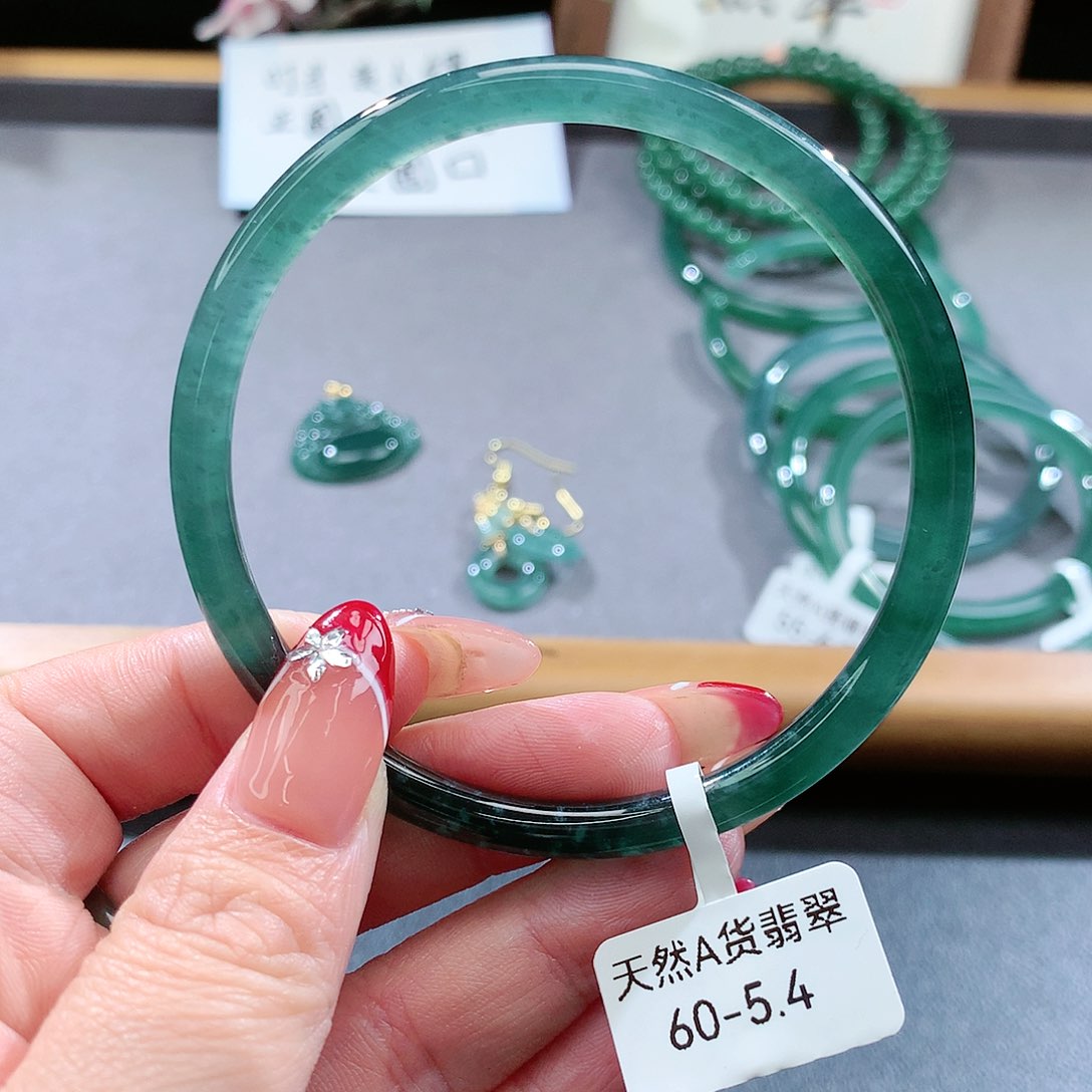 翡翠手镯（圆镯）未镶嵌