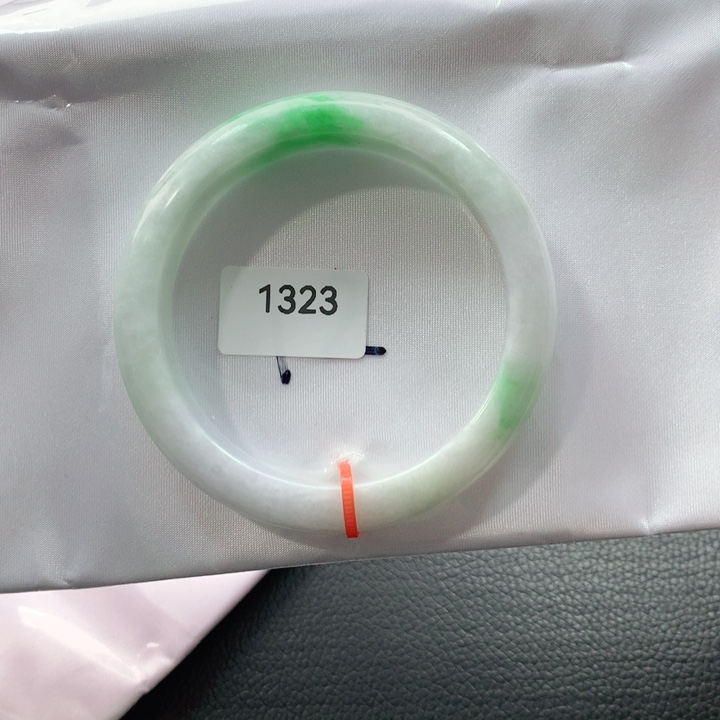 翡翠手镯未镶嵌满****茶天然翡翠手镯