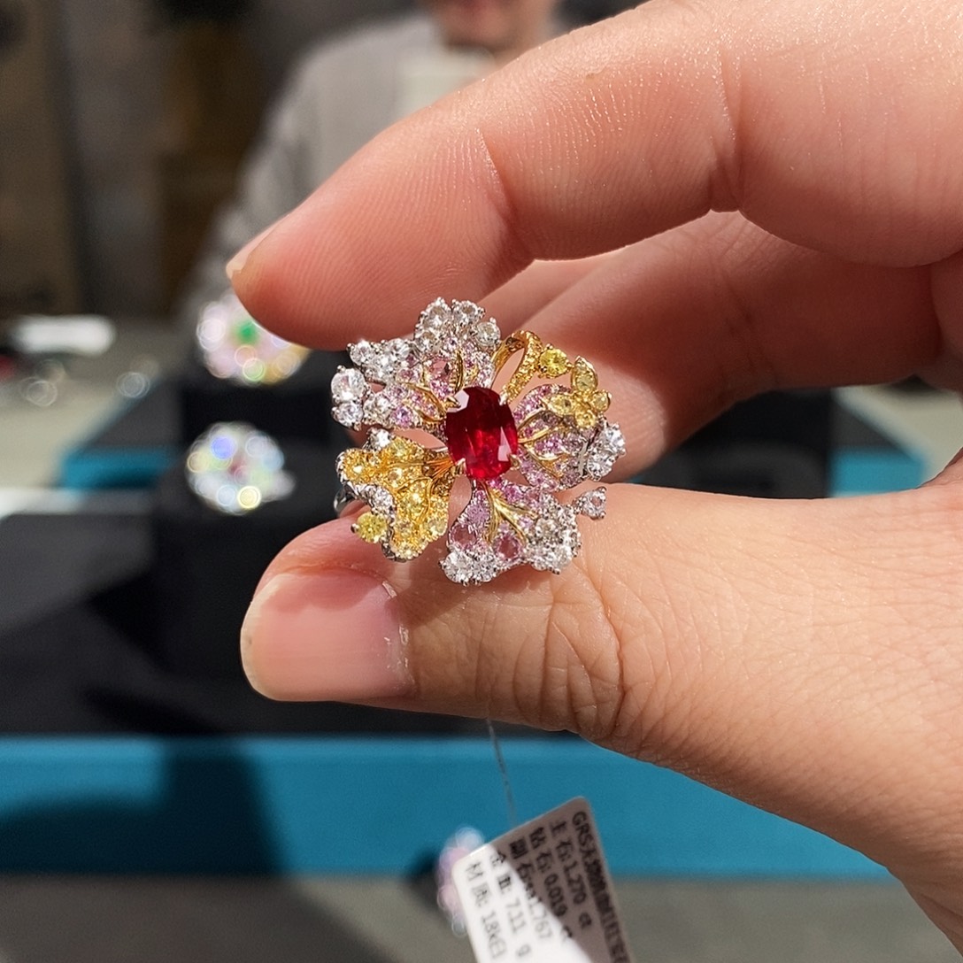 戒指18K金镶嵌红宝石GRS无烧鸽血红1.27ct