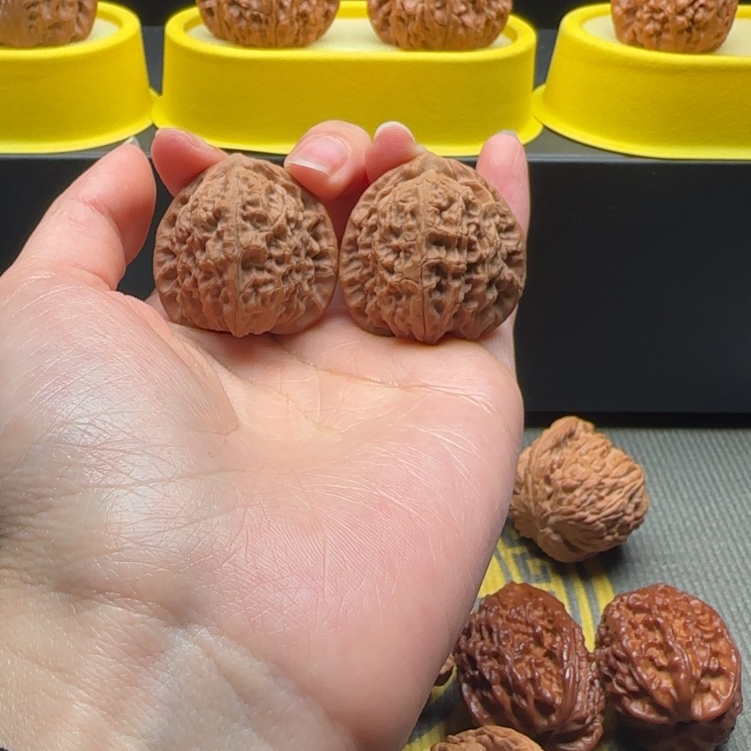 文玩核桃把件35金牛