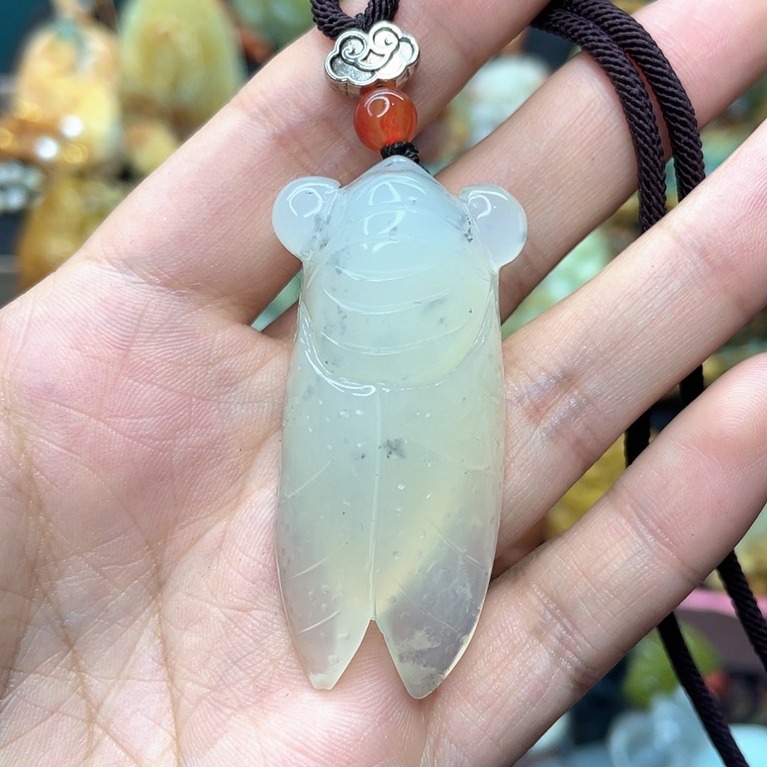 蛇纹石玉颈饰未镶嵌