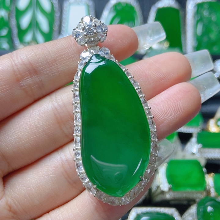 翡翠颈饰银S925镶嵌         
