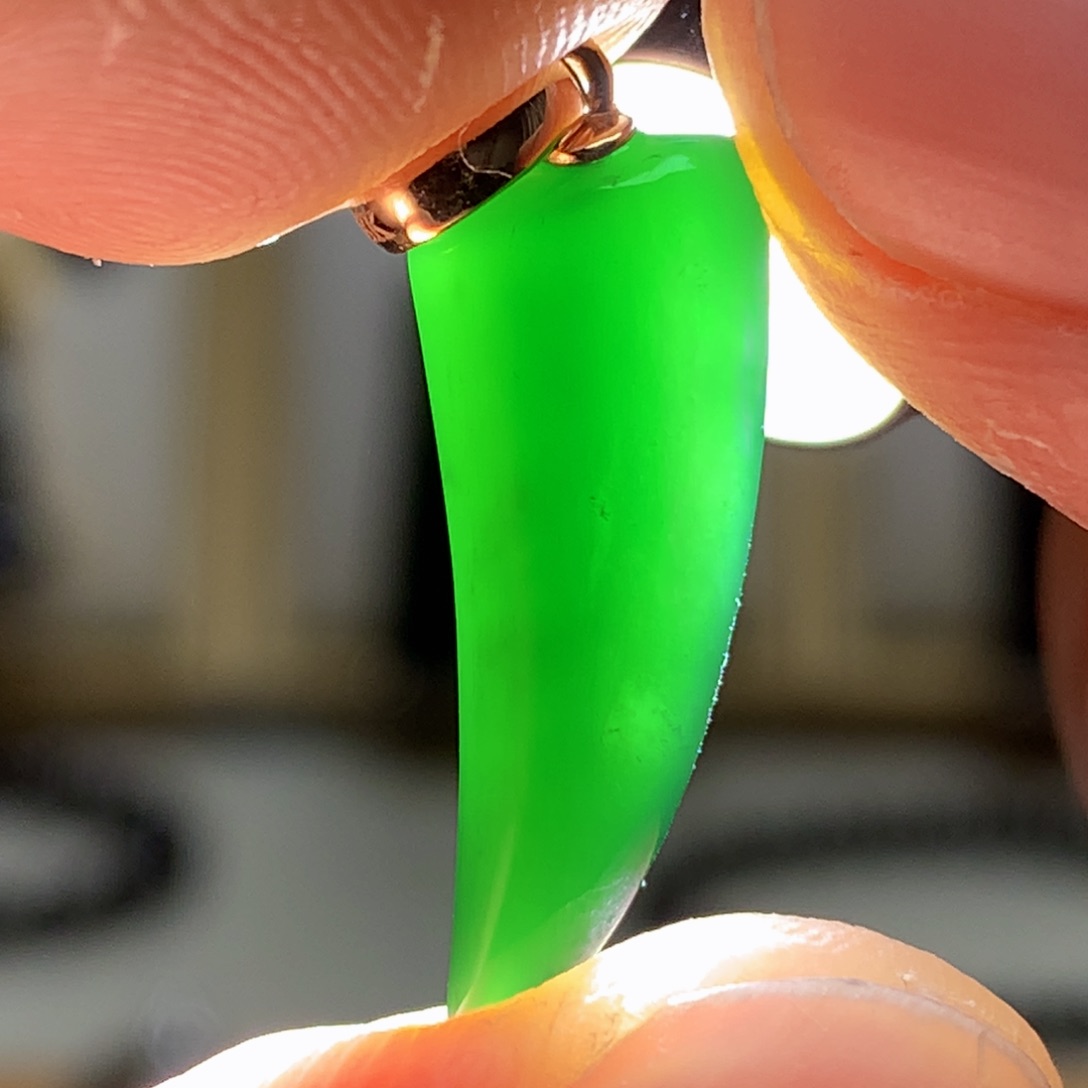 颈饰18K金镶嵌翡翠墨翠吊坠