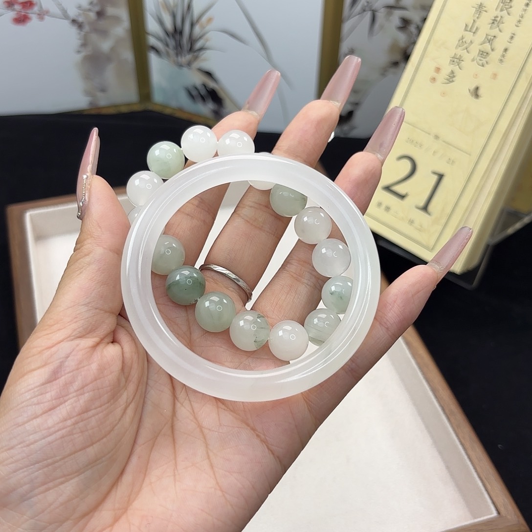 石英质玉手镯未镶嵌