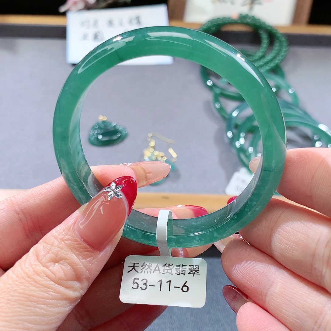 翡翠手镯（圆镯）未镶嵌