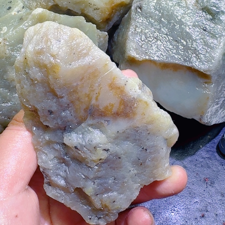 和田玉未镶嵌珠宝半成品