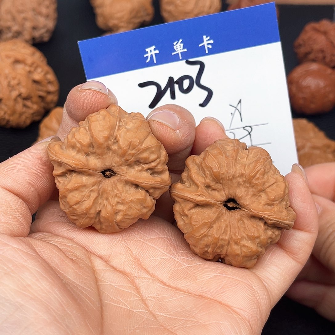 文玩核桃吊坠H****n蛙蛙39尺。 2013