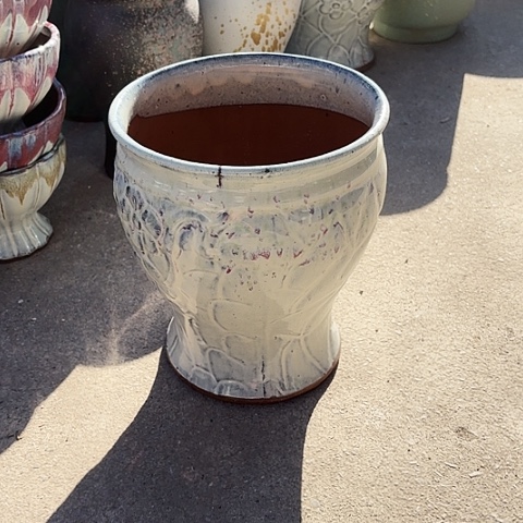 口20高25瑕疵口裂盆子。 