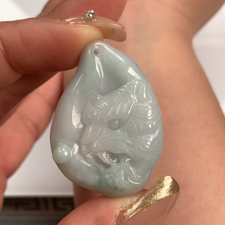 翡翠颈饰未镶嵌虎牌