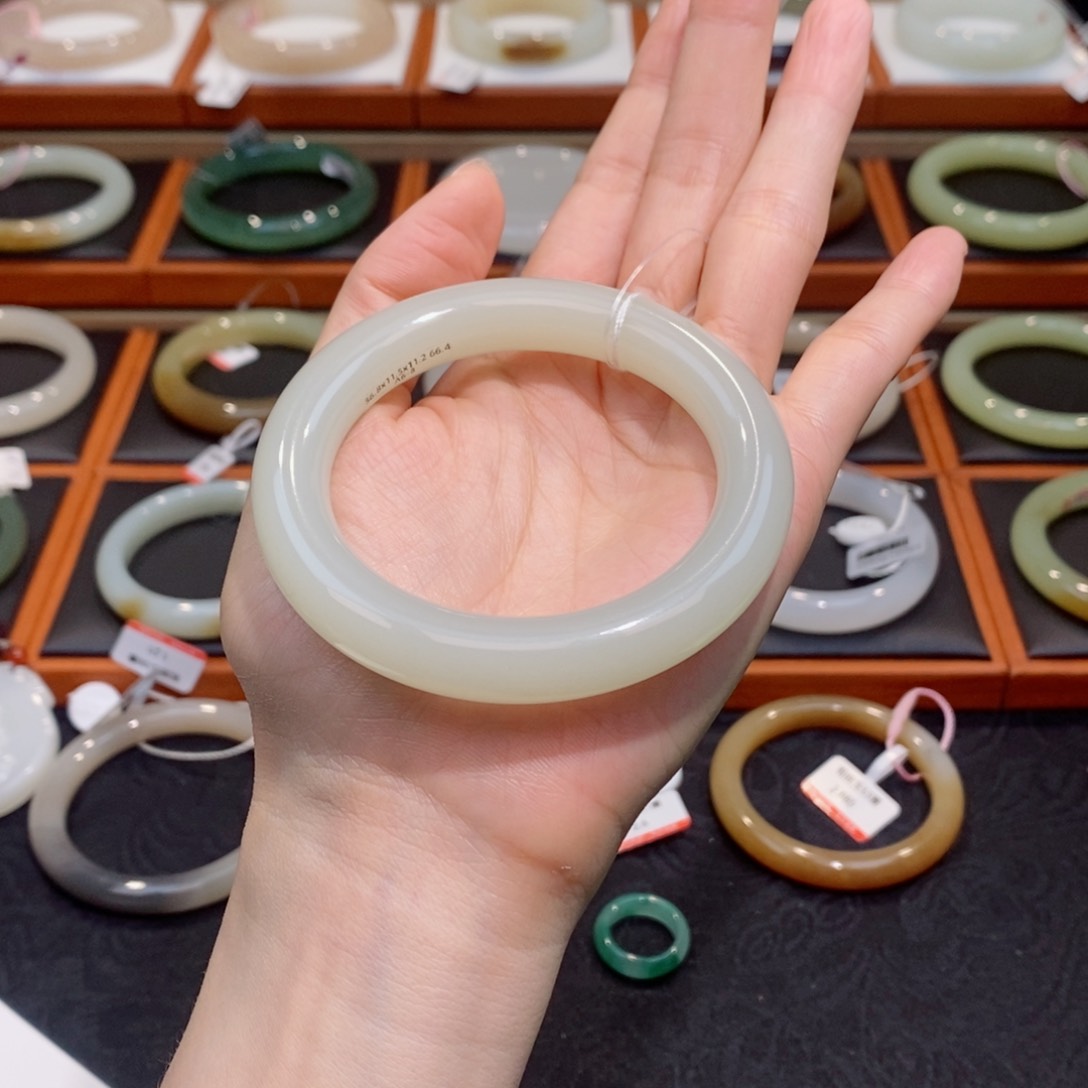 和田玉手镯未镶嵌