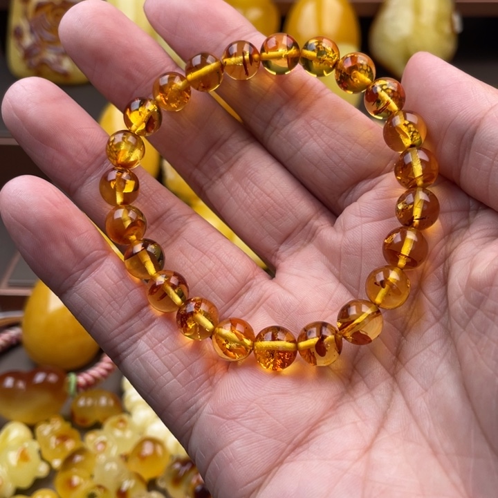 琥珀未镶嵌颈饰如图