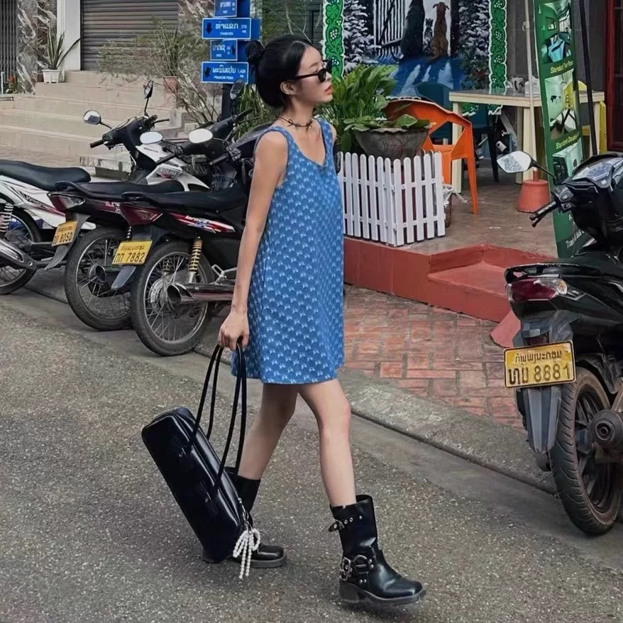 夏季新款减龄洋气复古风设计显瘦吊带牛仔连衣裙（瑕疵，慎拍）