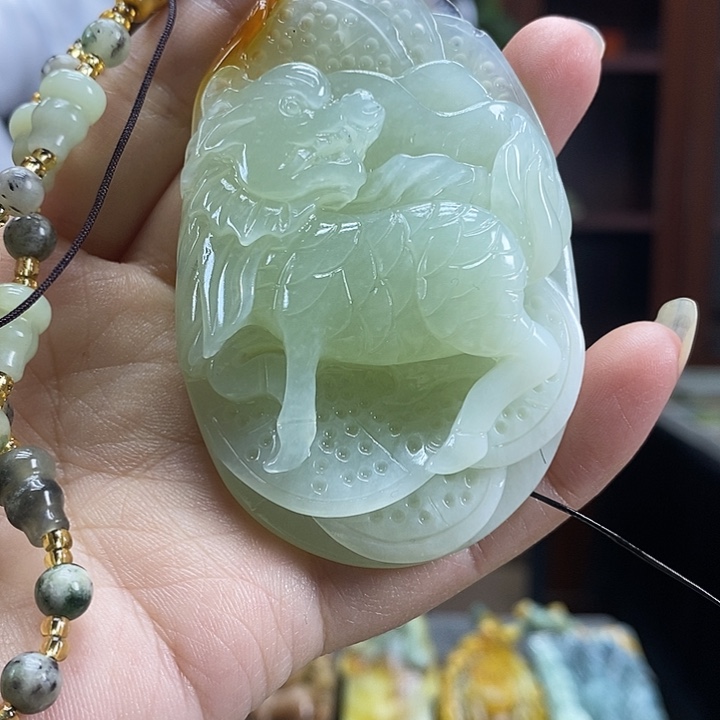 蛇纹石玉未镶嵌颈饰