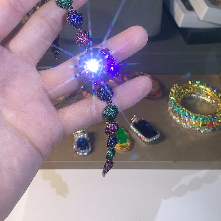 紫****非金属手链。         