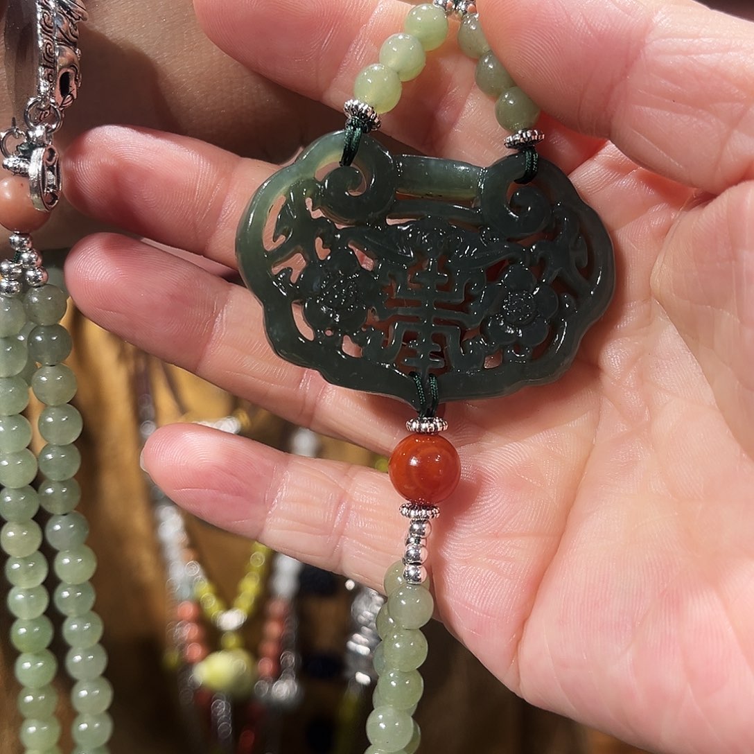 颈饰未镶嵌和田玉（糖玉）