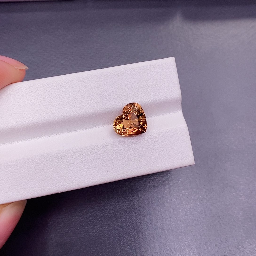 未镶嵌裸石碧玺3.675克拉