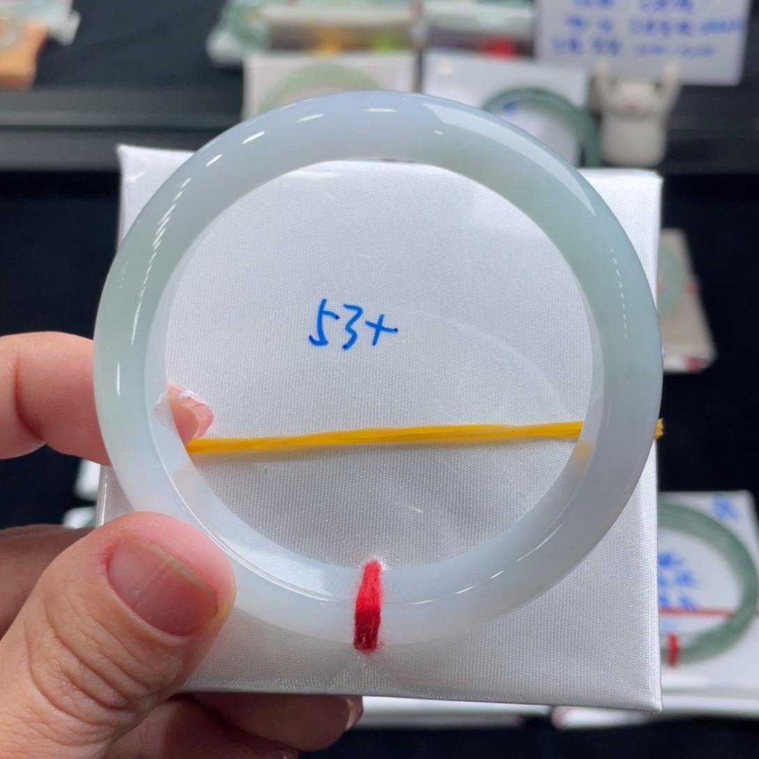 翡翠手镯未镶嵌翡翠手镯