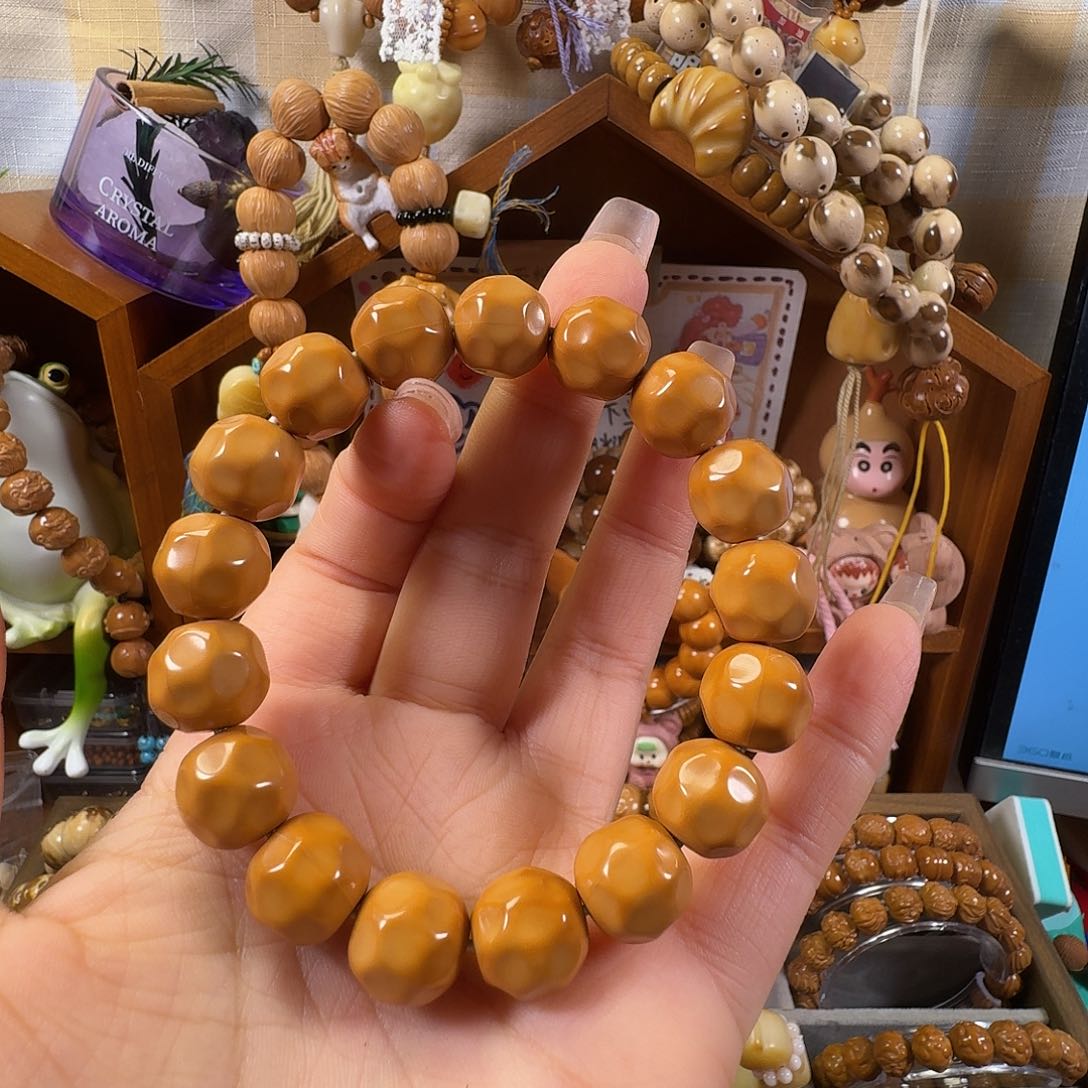 文玩核桃吊坠奶酪