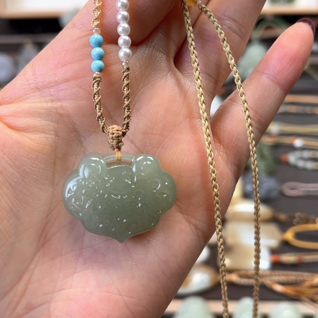 和田玉颈饰未镶嵌爱心锁