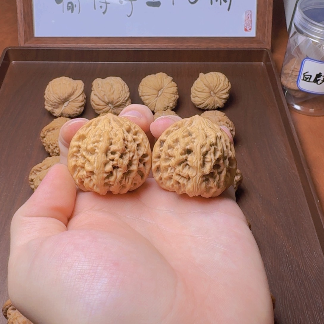 文玩核桃吊坠野牛