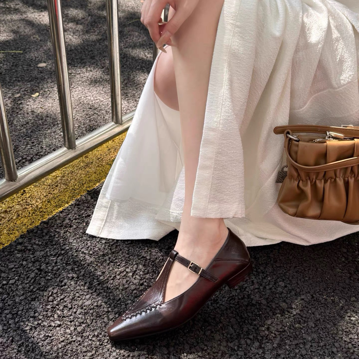 (CY)B-7减龄粗跟尖头中口百搭复古单鞋低跟中跟欧若假日风