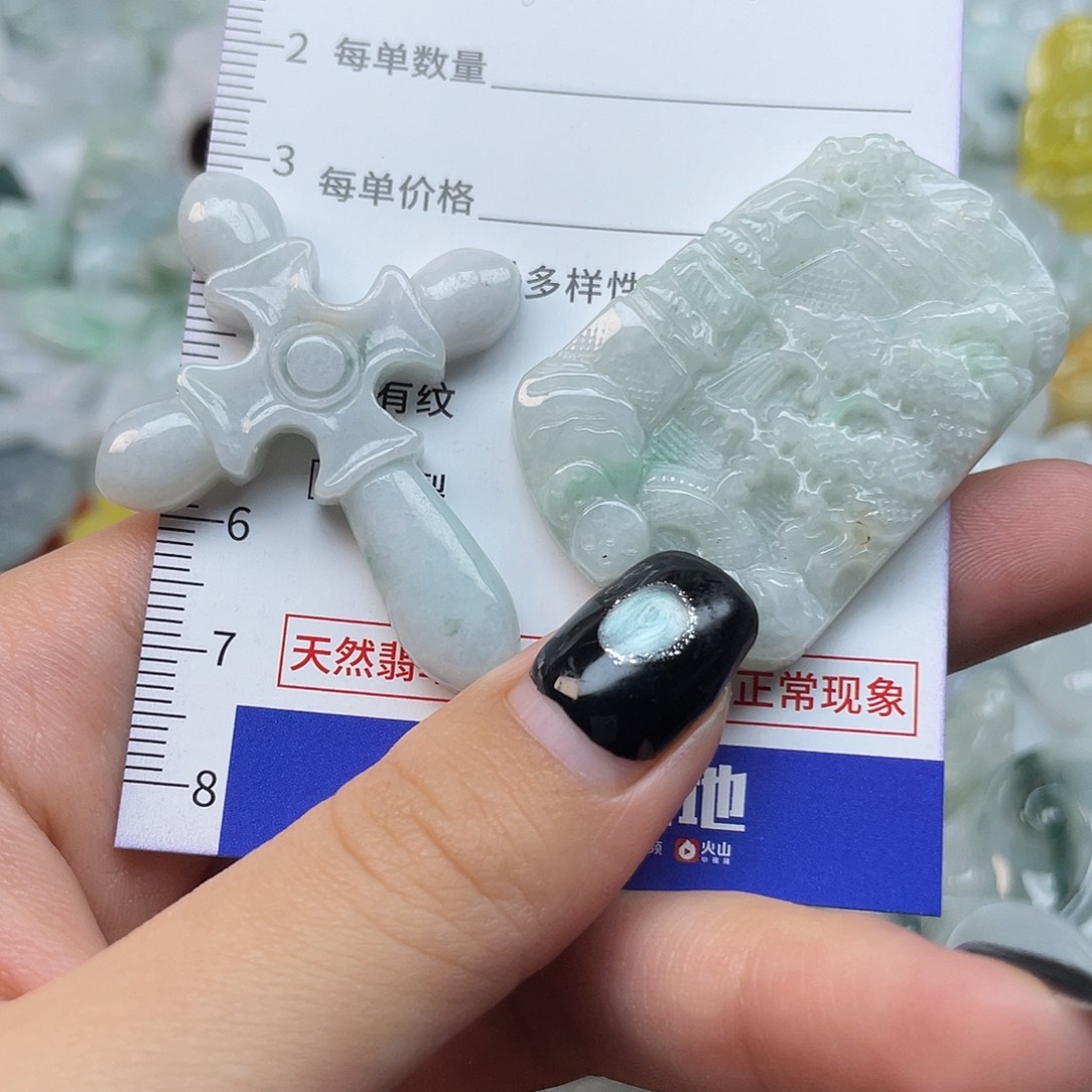 翡翠未镶嵌颈饰1296