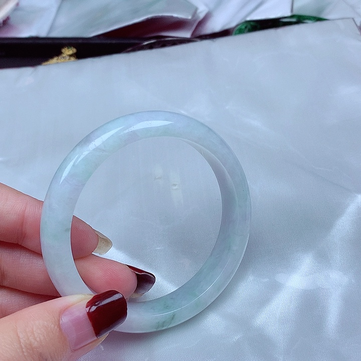 翡翠手镯未镶嵌翡翠