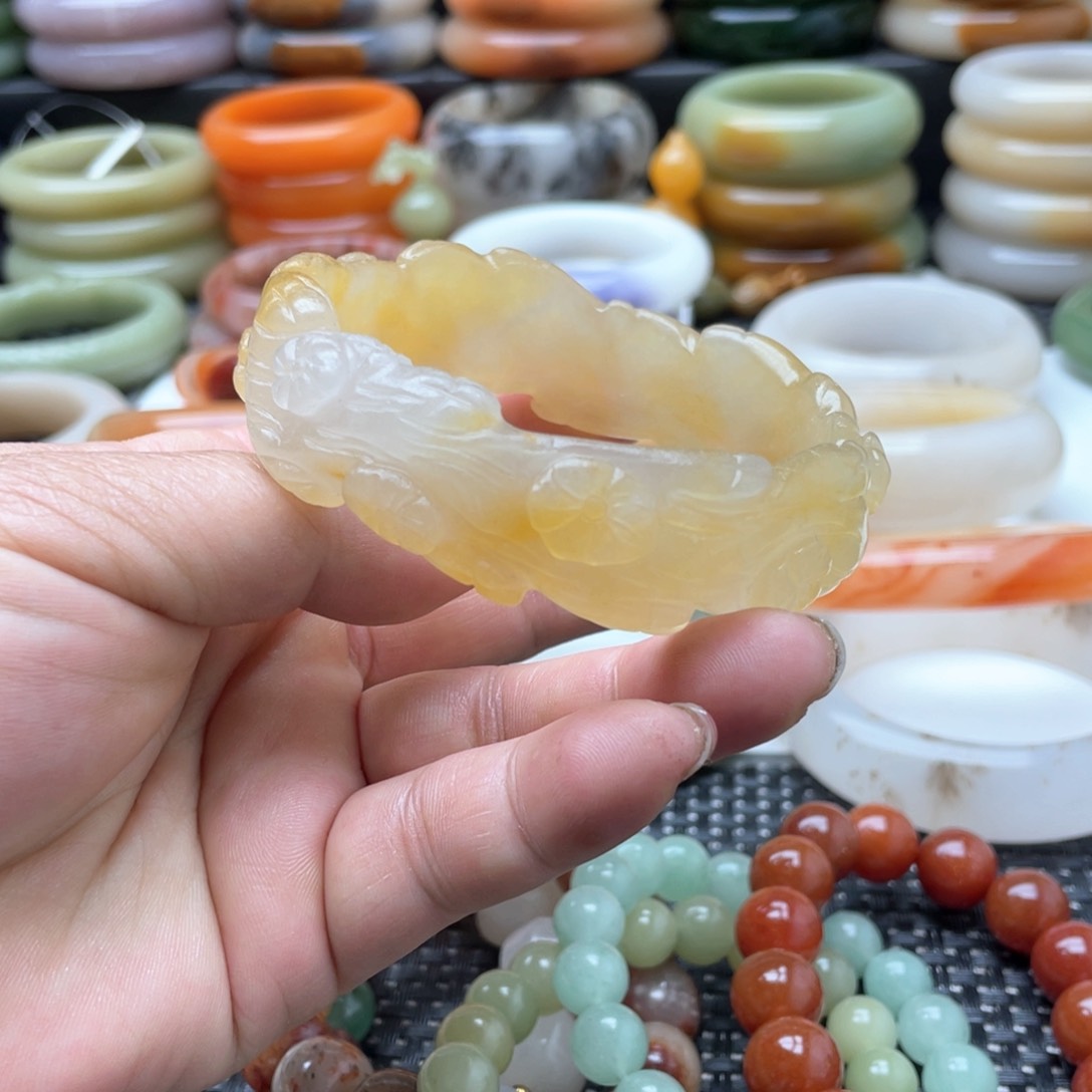 石英质玉手镯未镶嵌