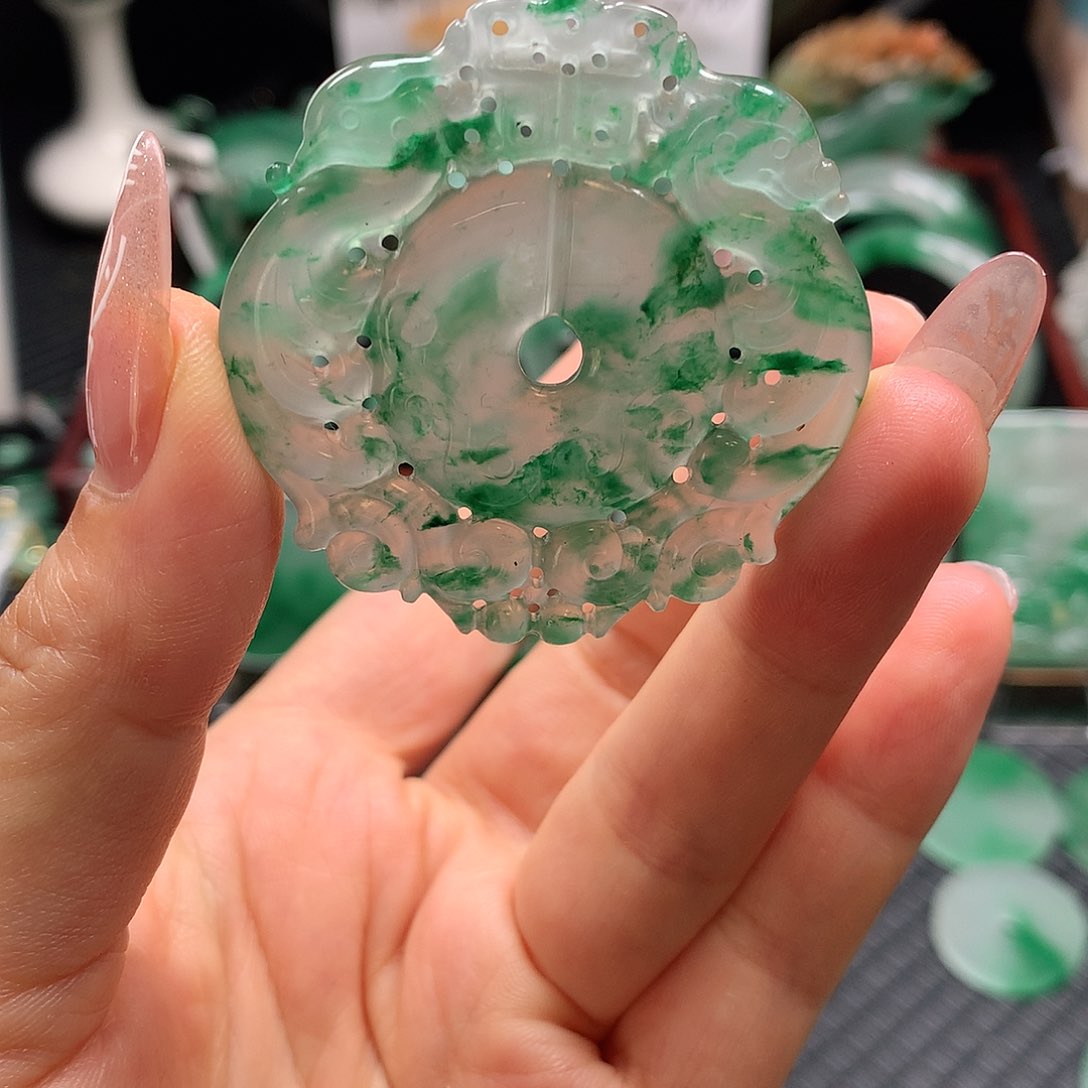 石英质玉吊坠未镶嵌