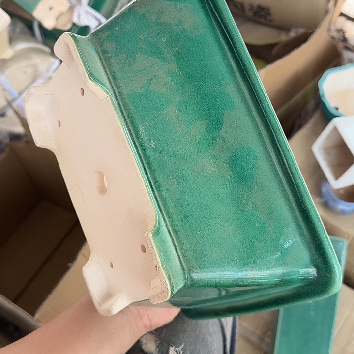 在这里可以看出来有个女