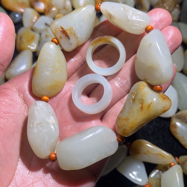 和田玉未镶嵌手串