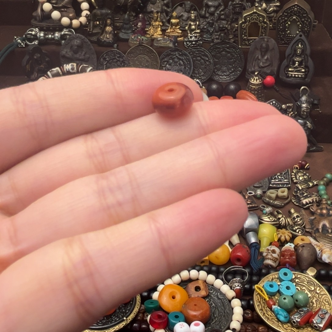 吊坠吊坠。南南南红红红小隔片