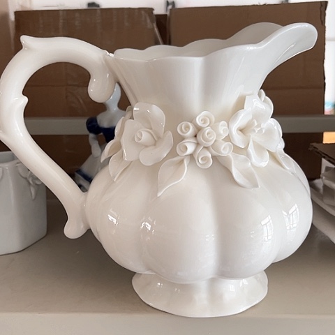 白瓷微瑕团团花花瓶