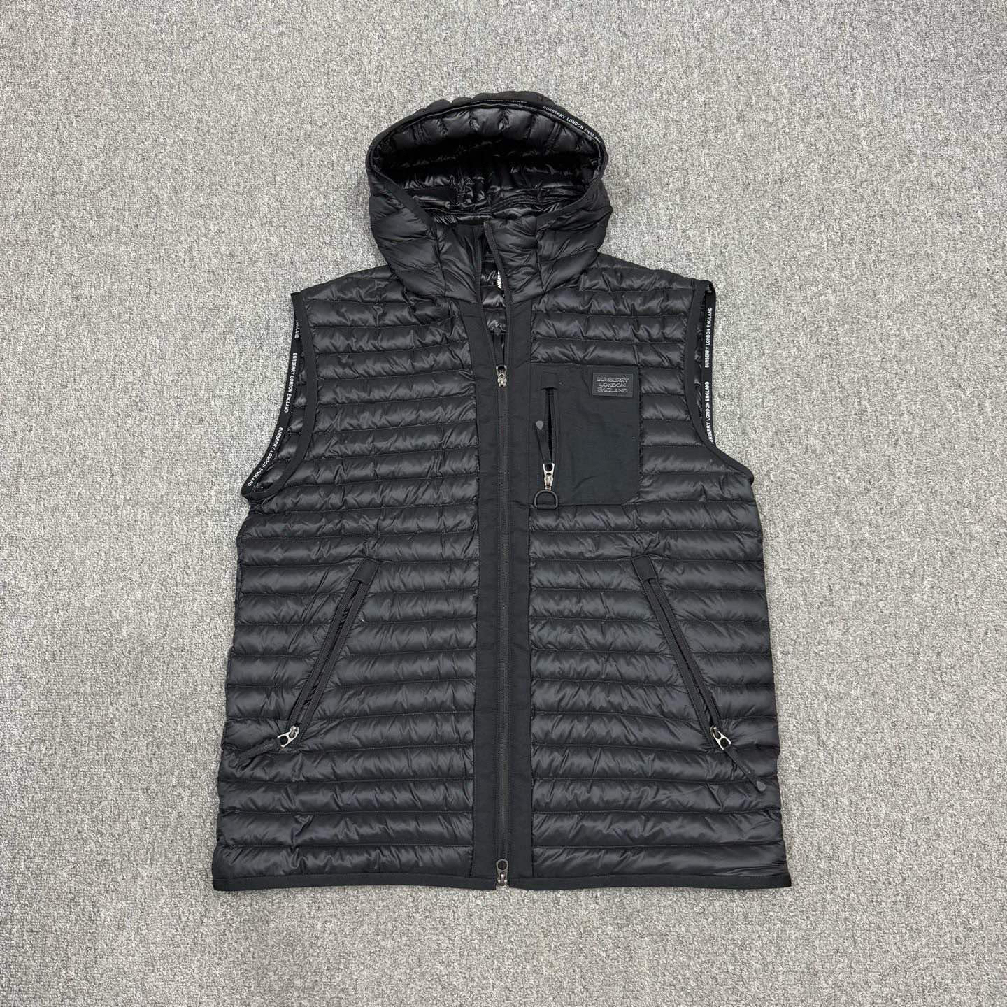 99新 BURBERRY/博柏利 16267601 巴宝莉 黑色羽绒马甲 L码99新