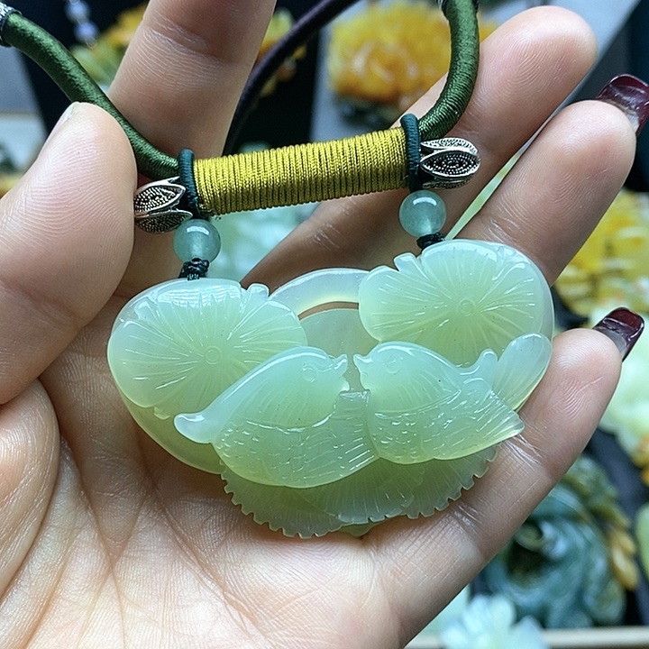 蛇纹石玉挂件未镶嵌