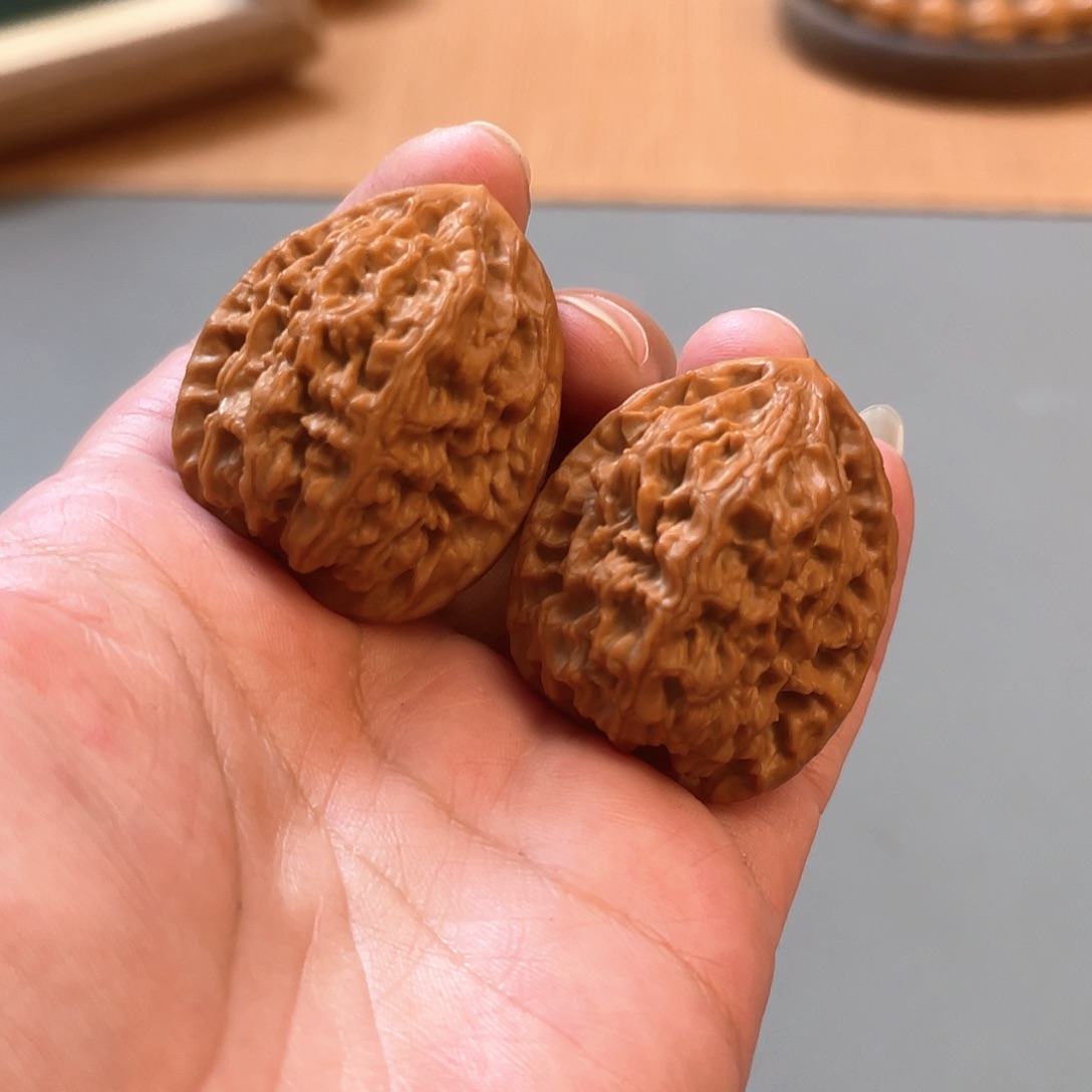 桃核把件34×35×41尺精修打底十三陵鸡心XM1097