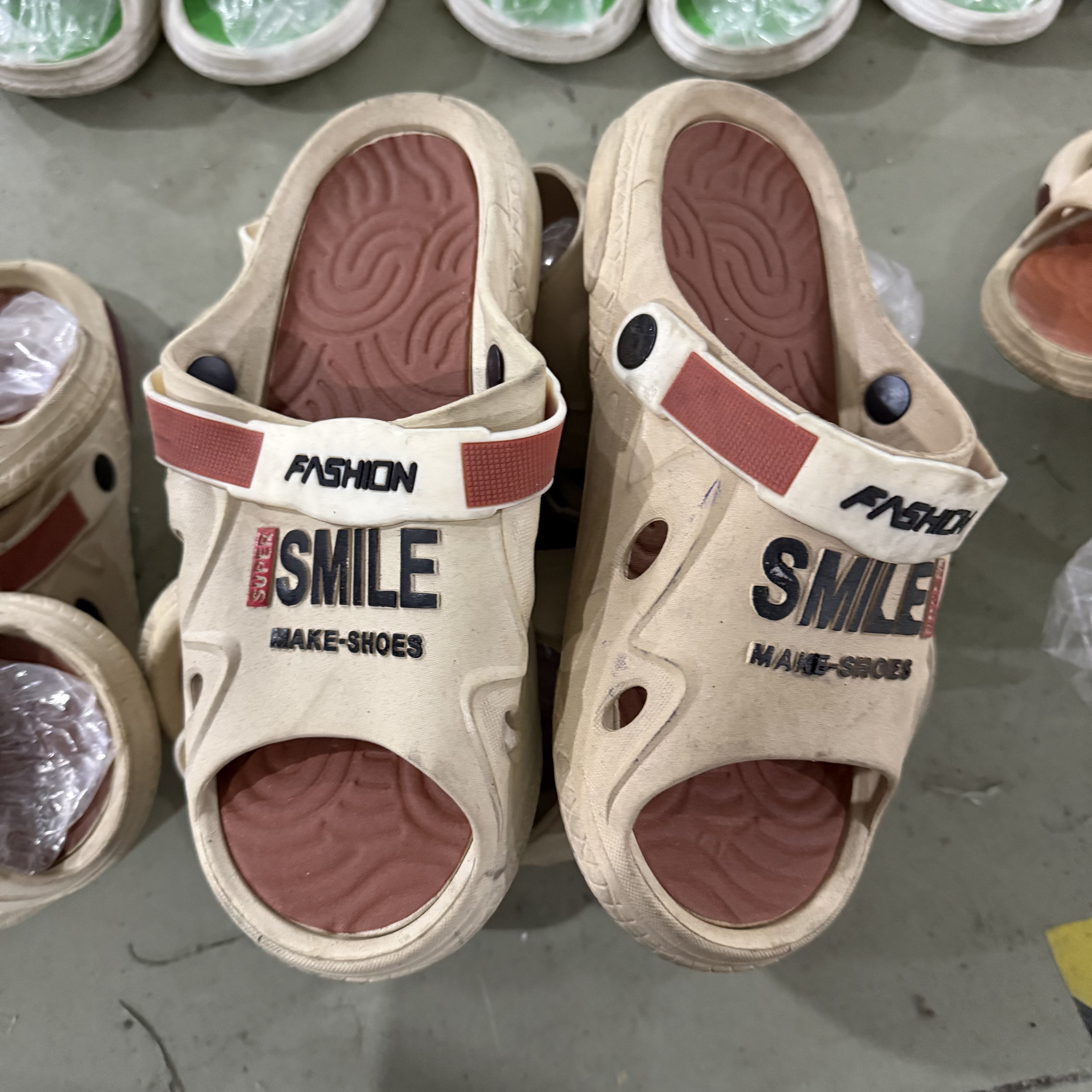 字母印花轻便舒适凉拖鞋(微瑕)