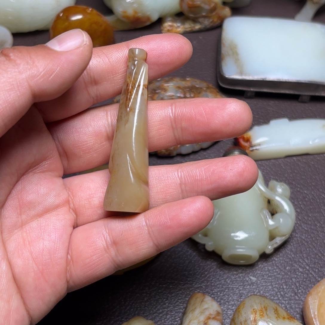 飞***扬和田玉未镶嵌挂件