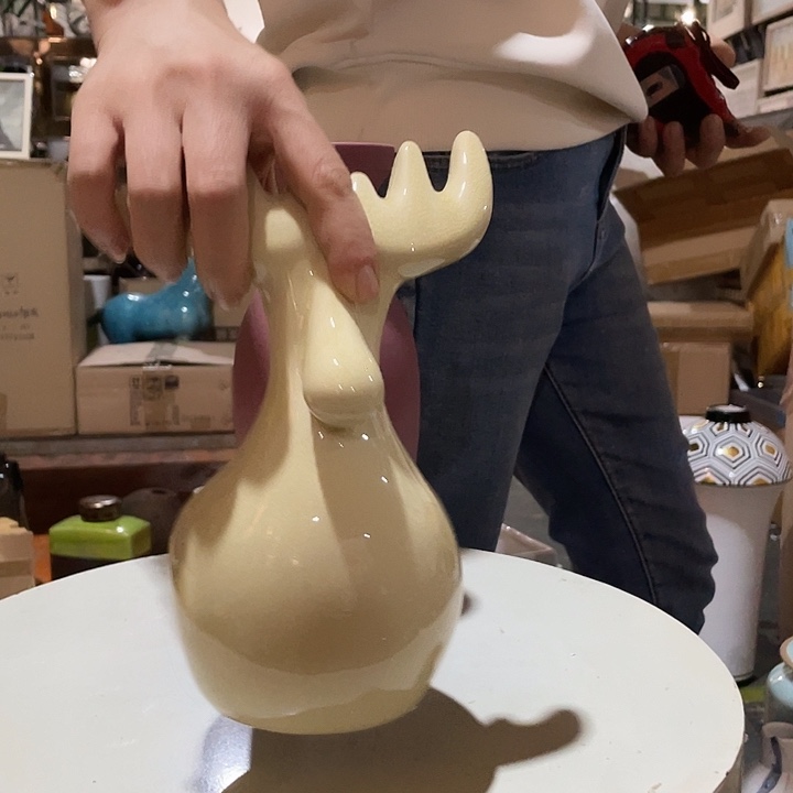 陶瓷花瓶，茶杯茶具。