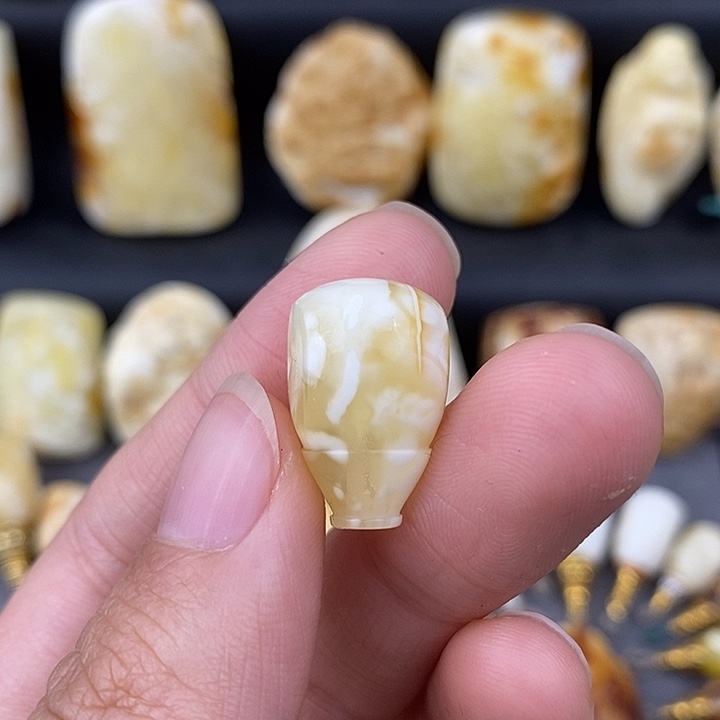 琥珀未镶嵌裸石12三通c579