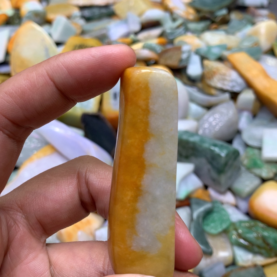 翡翠颈饰未镶嵌天然翡翠